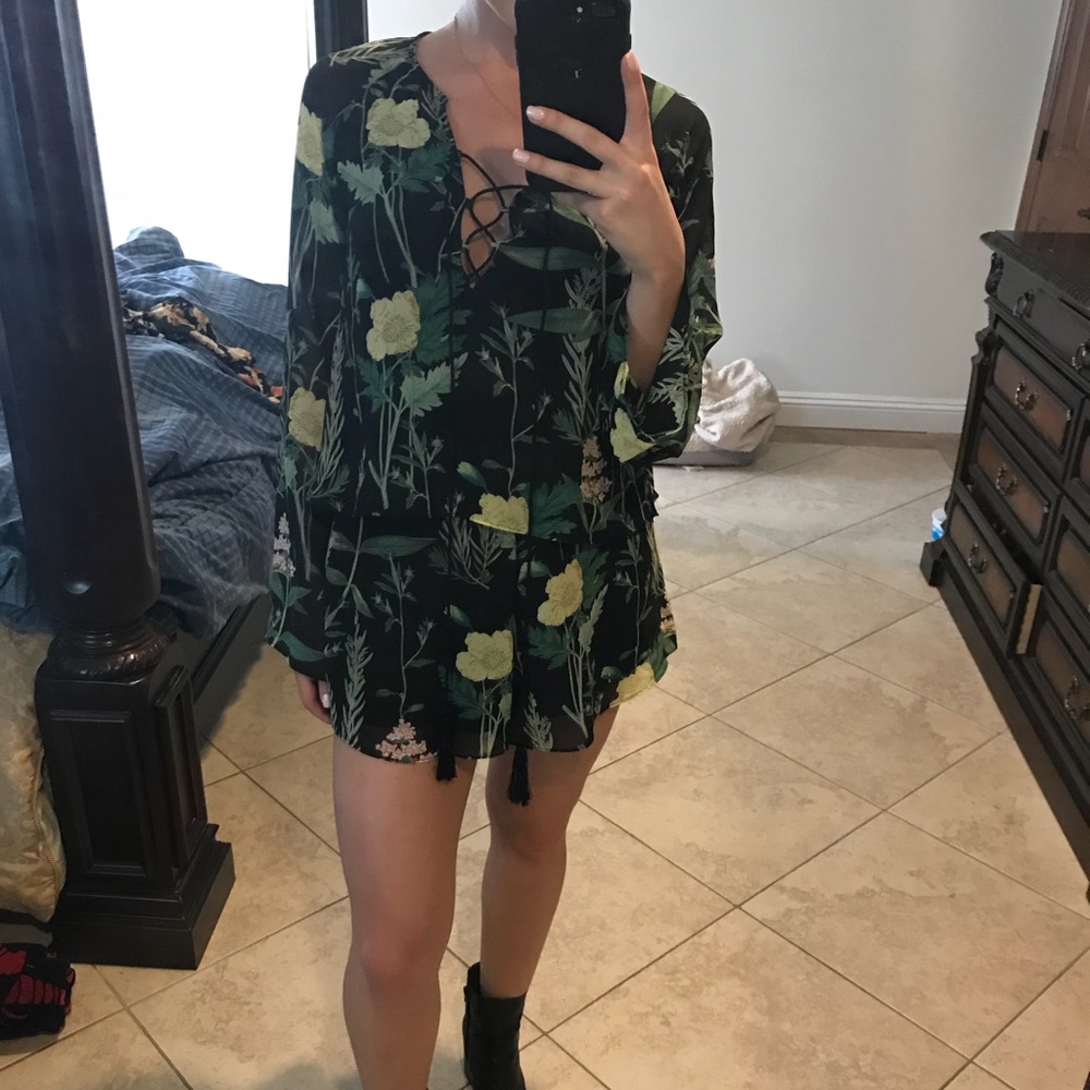 WORN ONCE floral tie front romper sz S